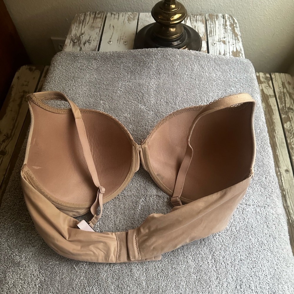 Victoria Secrets 36 DD - Picture 4 of 4
